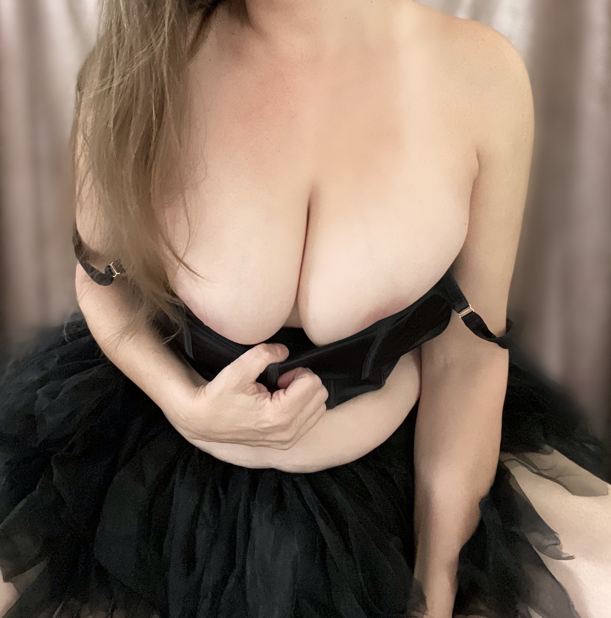Milf shows off her big tits uncensored